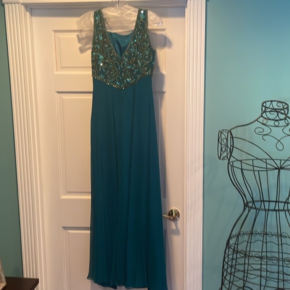 ALYCE  sequined/beaded  Elegant Teal Evening Gown size 6. - Picture 4 of 5